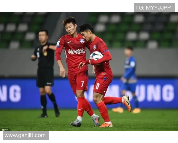 亚洲杯决赛激战正酣 强强对决见证亚洲足球新纪元的到来